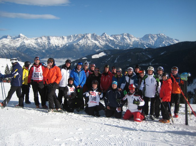 Die VÖEH Gruppe beim Riesentorlauf am Asitz im Schicircus Saalbach/Hinterglemm/Leogang.