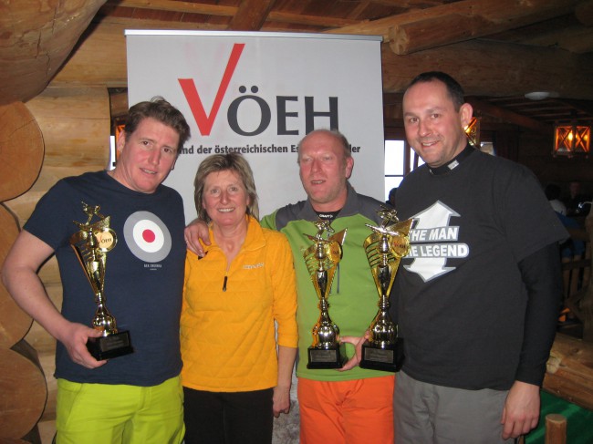 VÖEH-Obfrau Christa Pachler gratulierte den Gewinnern der VÖEH-Winterchallenge: 1. Platz Karl Schmid, 2. Platz Michael Neubauer, 3. Platz Roland Buder.